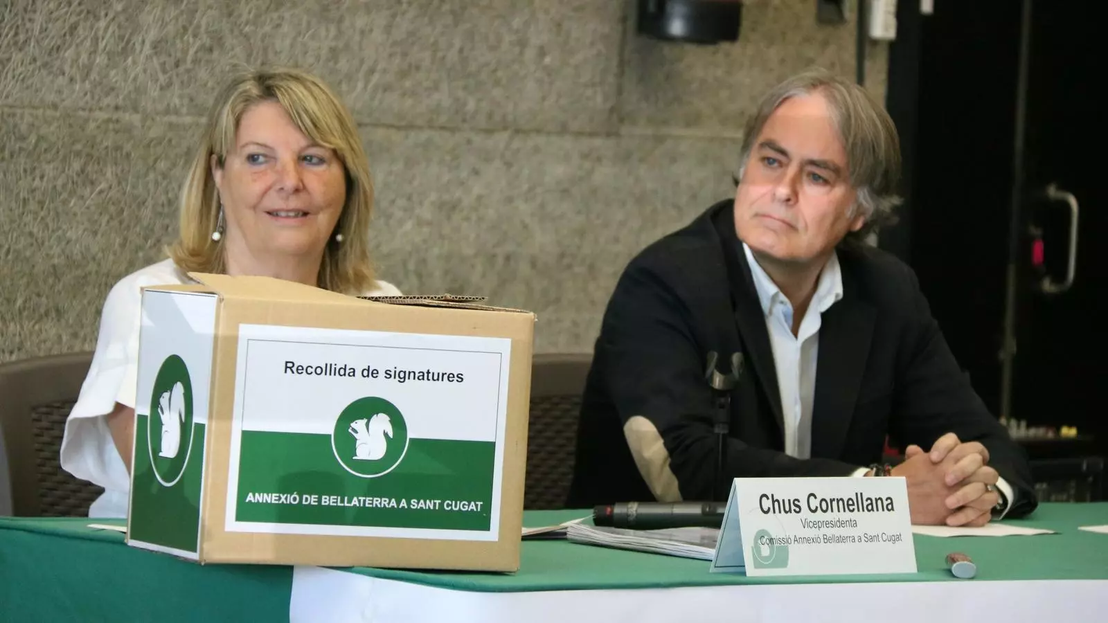 Chus Cornellana i Miquel Vázquez, president i vicepresidenta de la Comissió d'Annexió de Bellaterra a Sant Cugat ahir a la roda de premsa