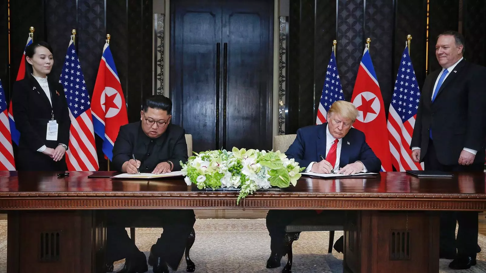 El líder de Corea del Nord, Kim Jong-un, i el president dels EUA, Donald Trump, ahir a Singapur.