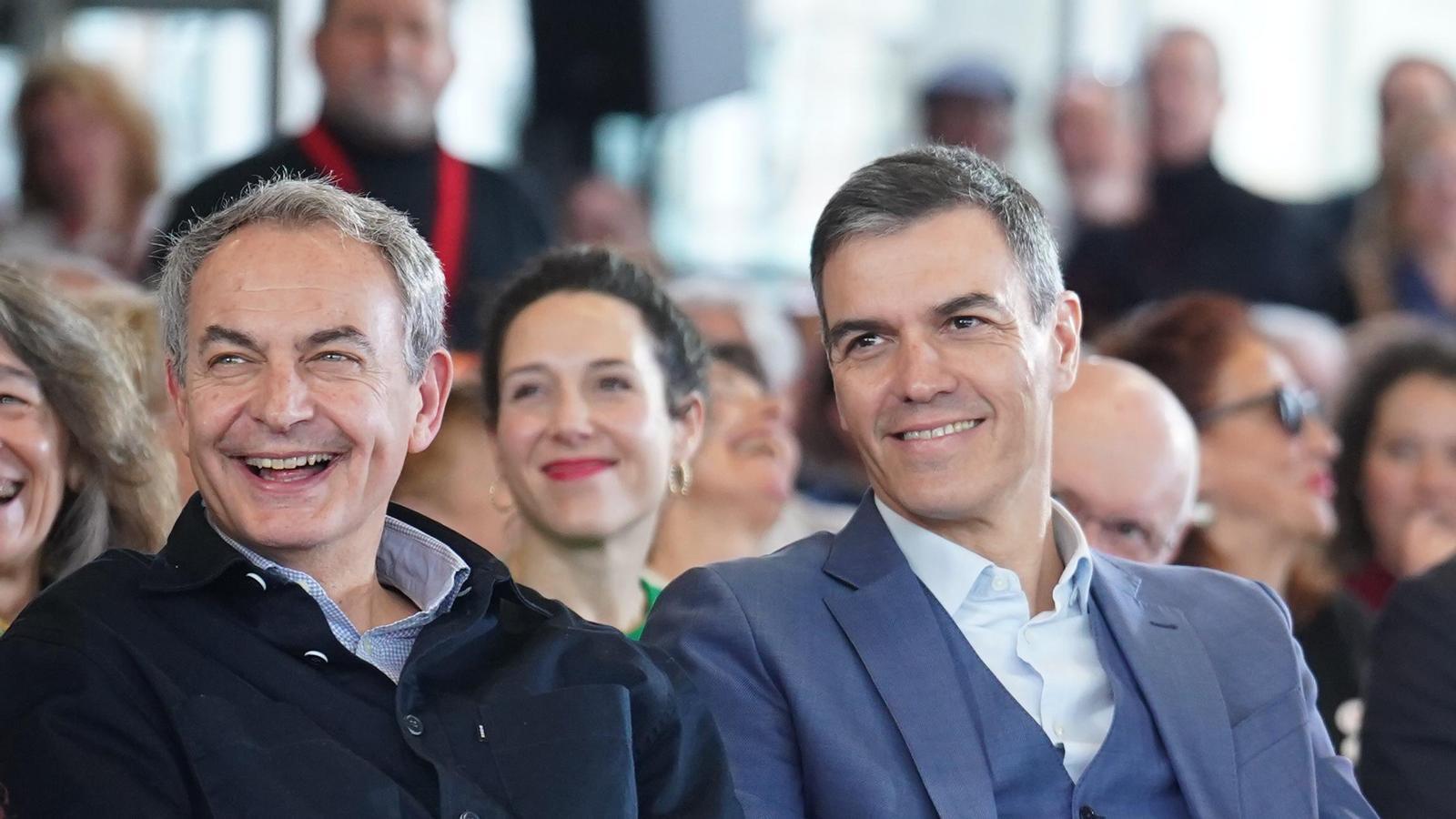 Sánchez next to Zapatero in Bilbao