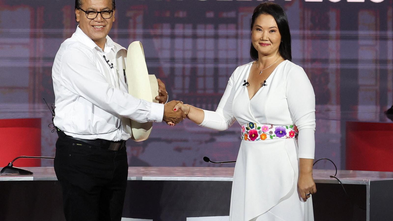 The candidates for the presidency of Peru, Roberto Sánchez and Keiko Fujimori, at the electoral debate on May 31st.
