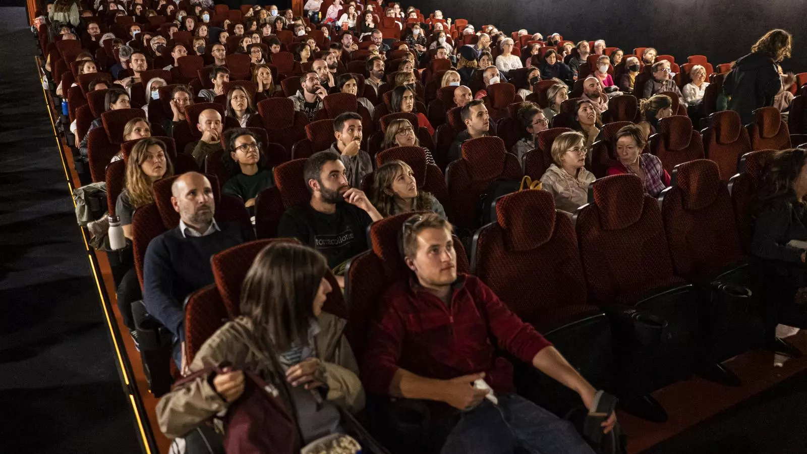 Un cinema ple durant la primera setmana de projecció d''Alcarràs', el film de Carla Simón que va guanyar l'Ós d'Or a la Berlinale.