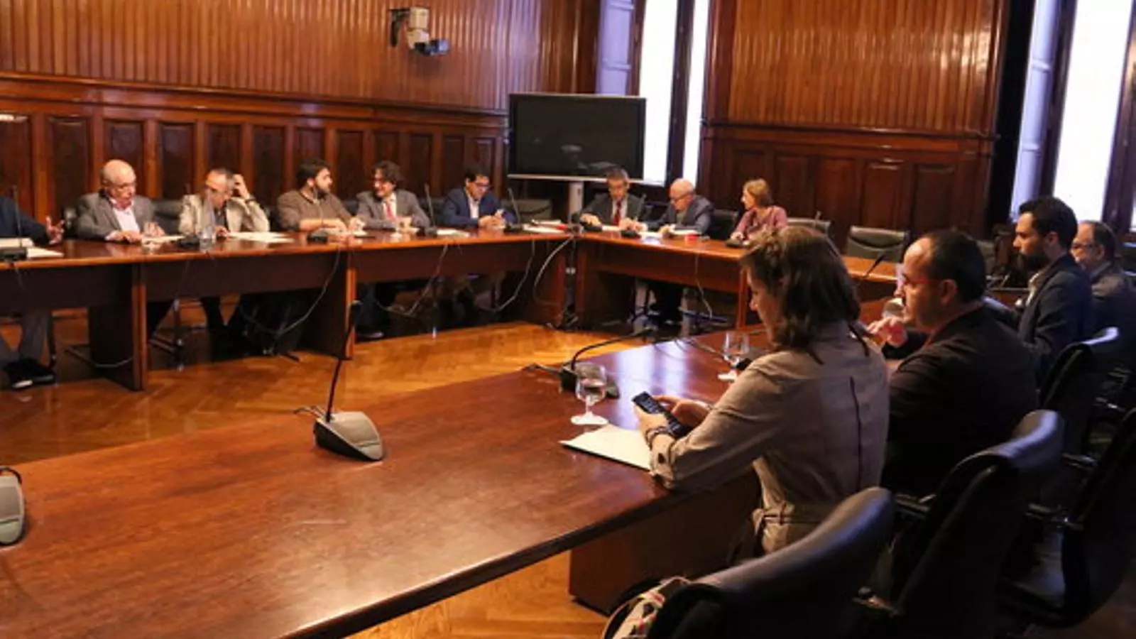La ponència que treballa en la reforma del reglament del Parlament