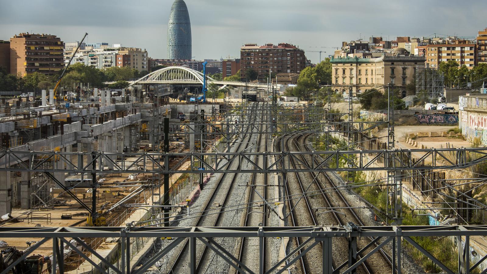Railway tracks without trains in La Sagrera, in a file image.
