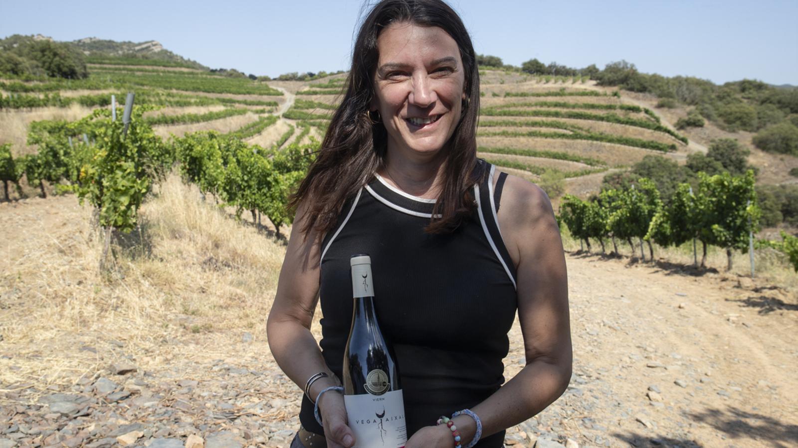 Eva Vega, in her vineyard in Vilanova de Prades, shows on Friday 2015
