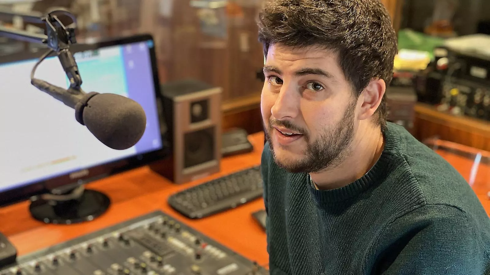 Dídac Romagós ha aconseguit que les ones de Ràdio Vilablareix trenquin les fronteres del seu petit municipi.
