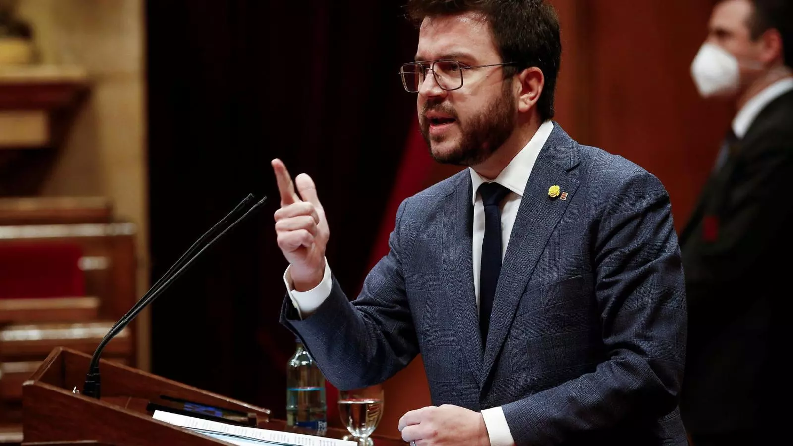 El vicepresident, Pere Aragonès, ahir des del faristol del Parlament.