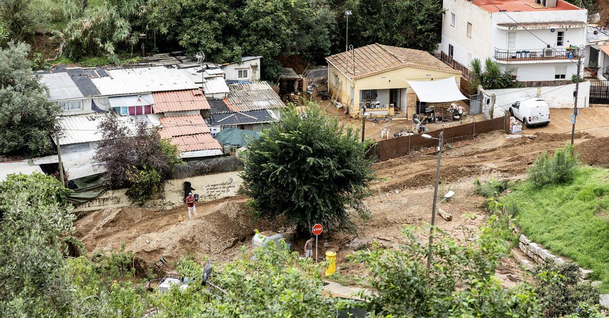 Barcelona Floods: Firefighters Rescue Families in Font del Gos