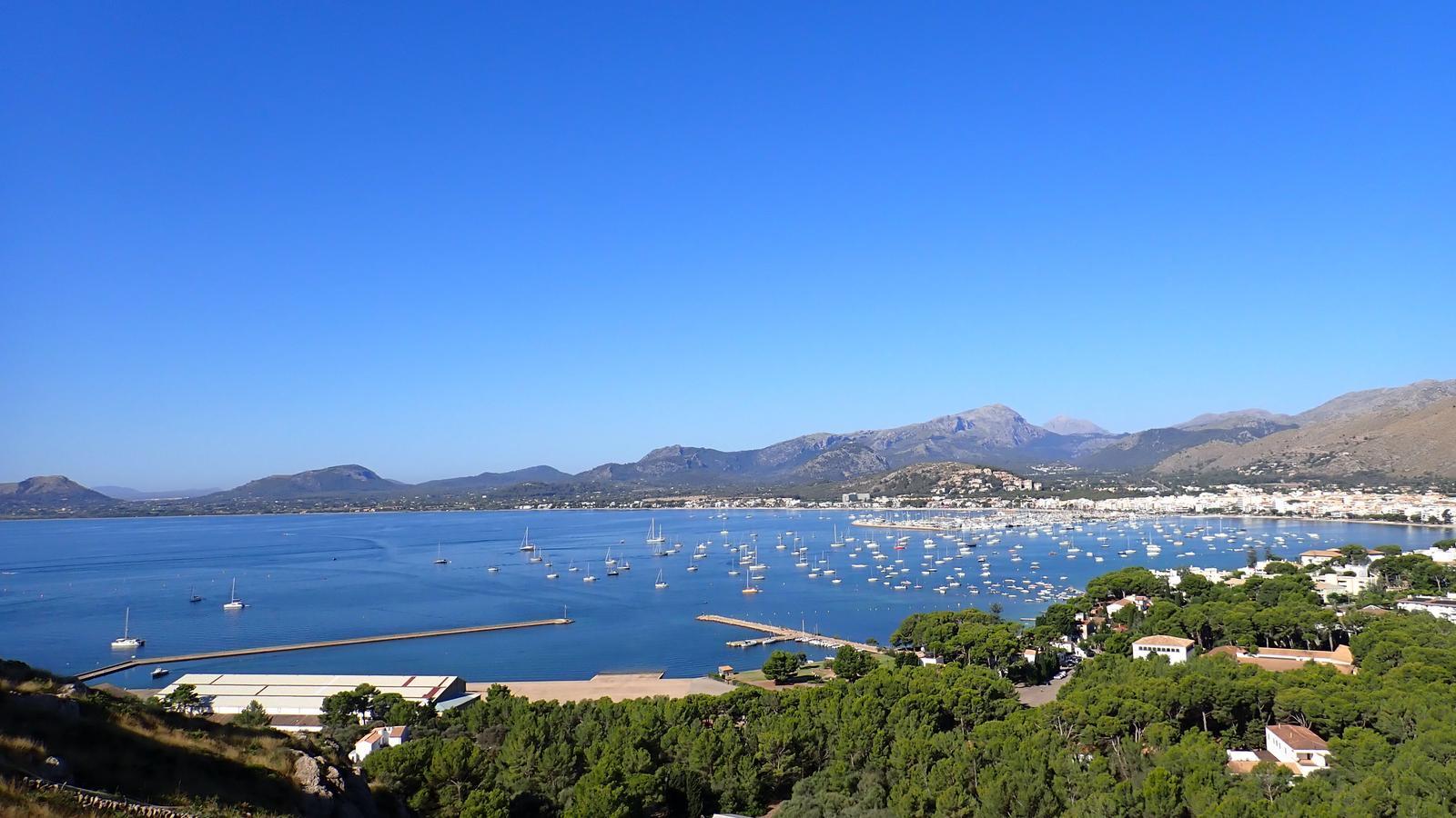 La sobreocupación de la bahía de Pollença, un día de este verano.