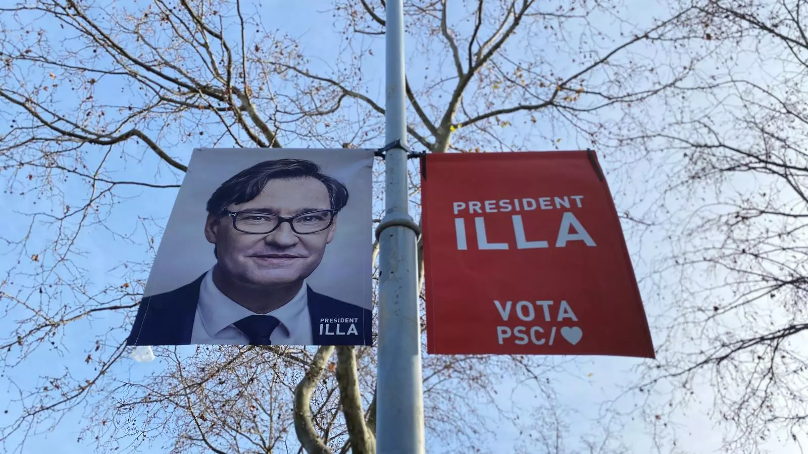 Banderines del candidato del PSC a las elecciones.