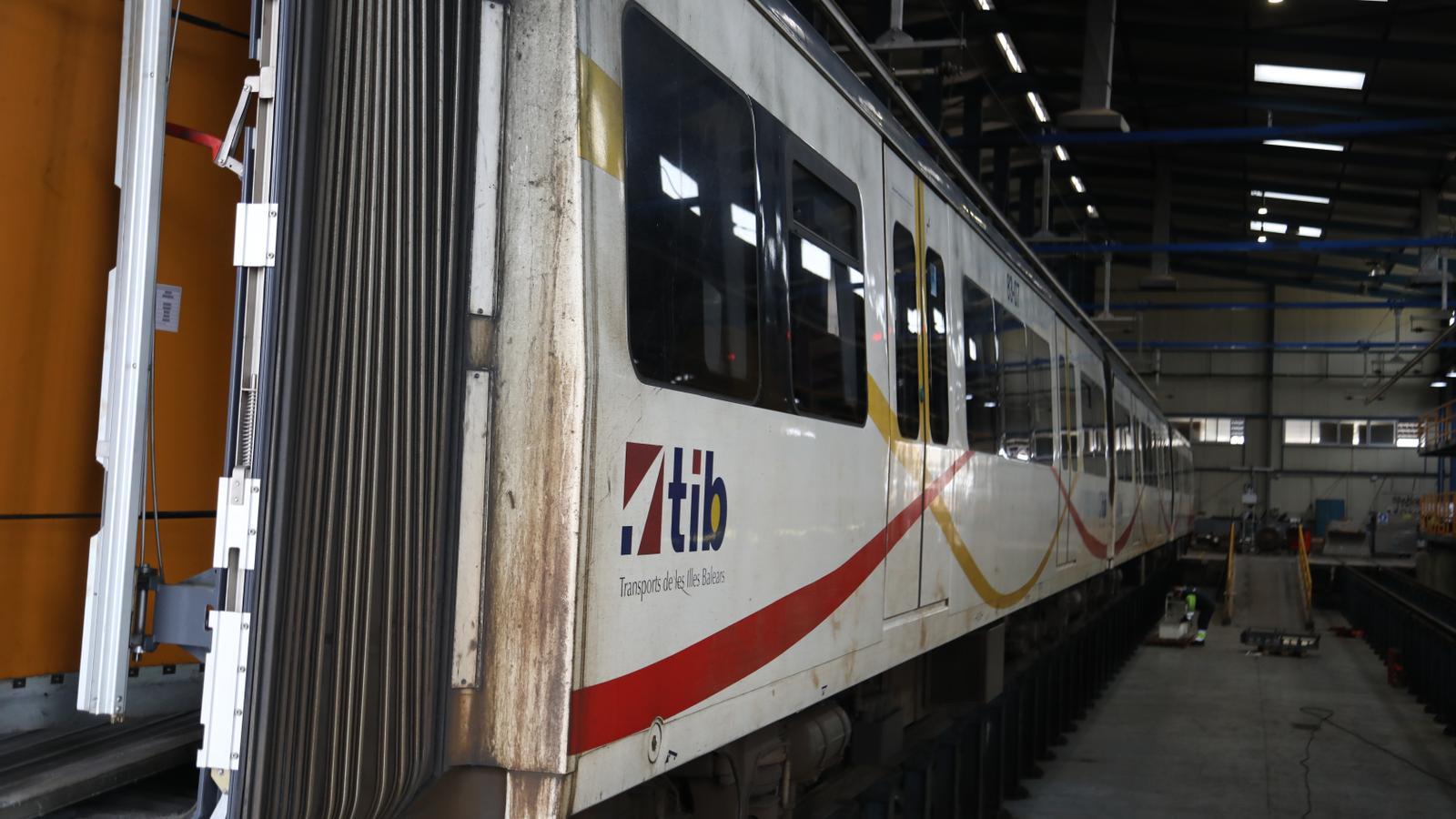 Un tren de SFM en el taller.
