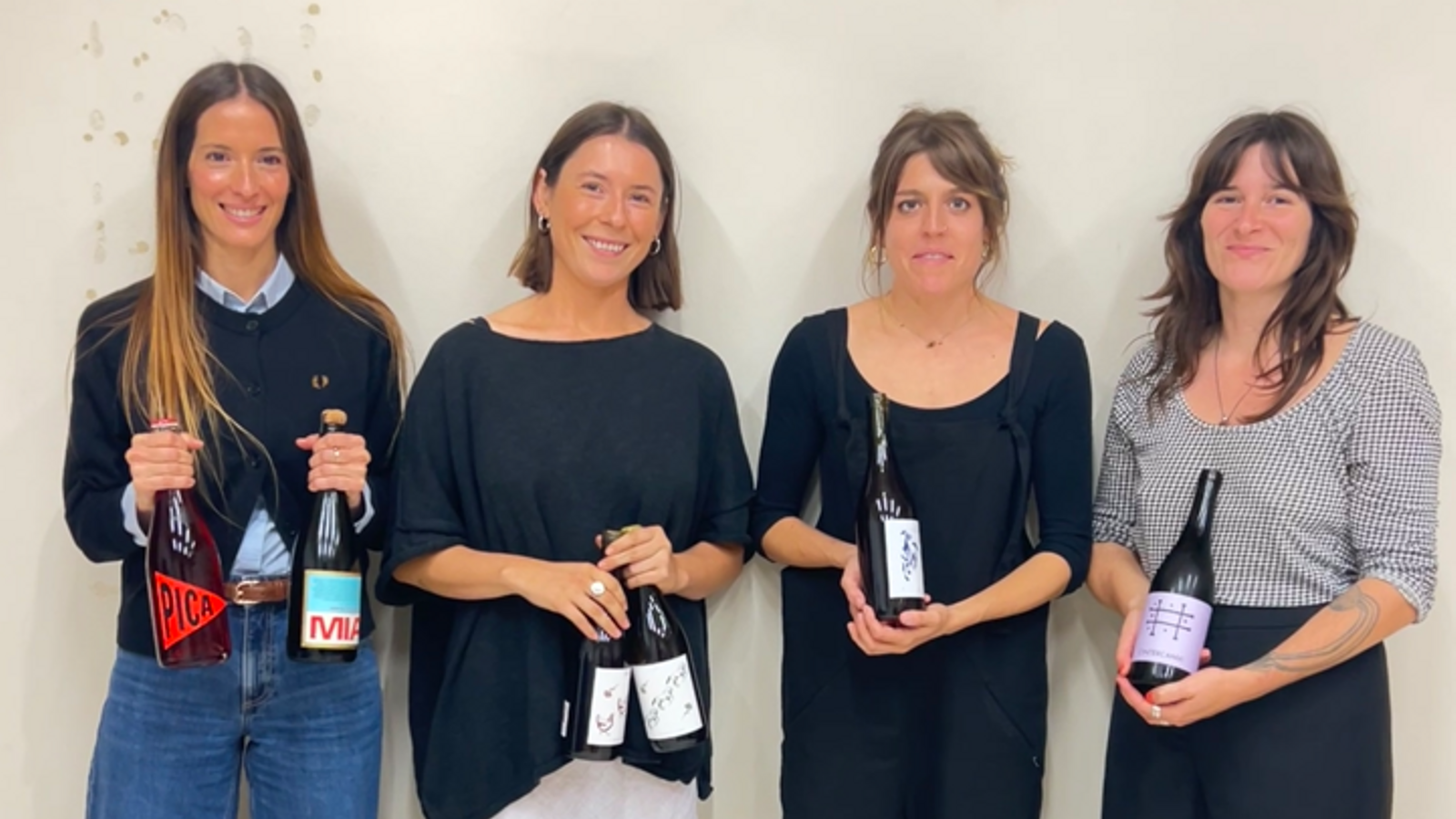 The wine producers Isa Serra, Anna Martín, Júlia Faura and Marta Phonoll, in a room of the Vinseum of Vilafranca del Penedès