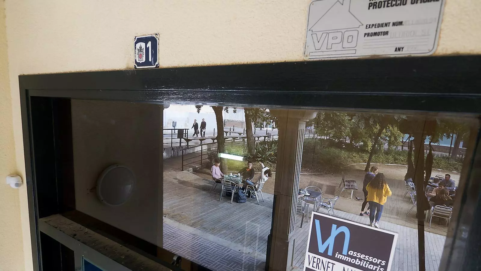 A la plaça de la Patacada de Reus hi ha habitatges de lloguer social.