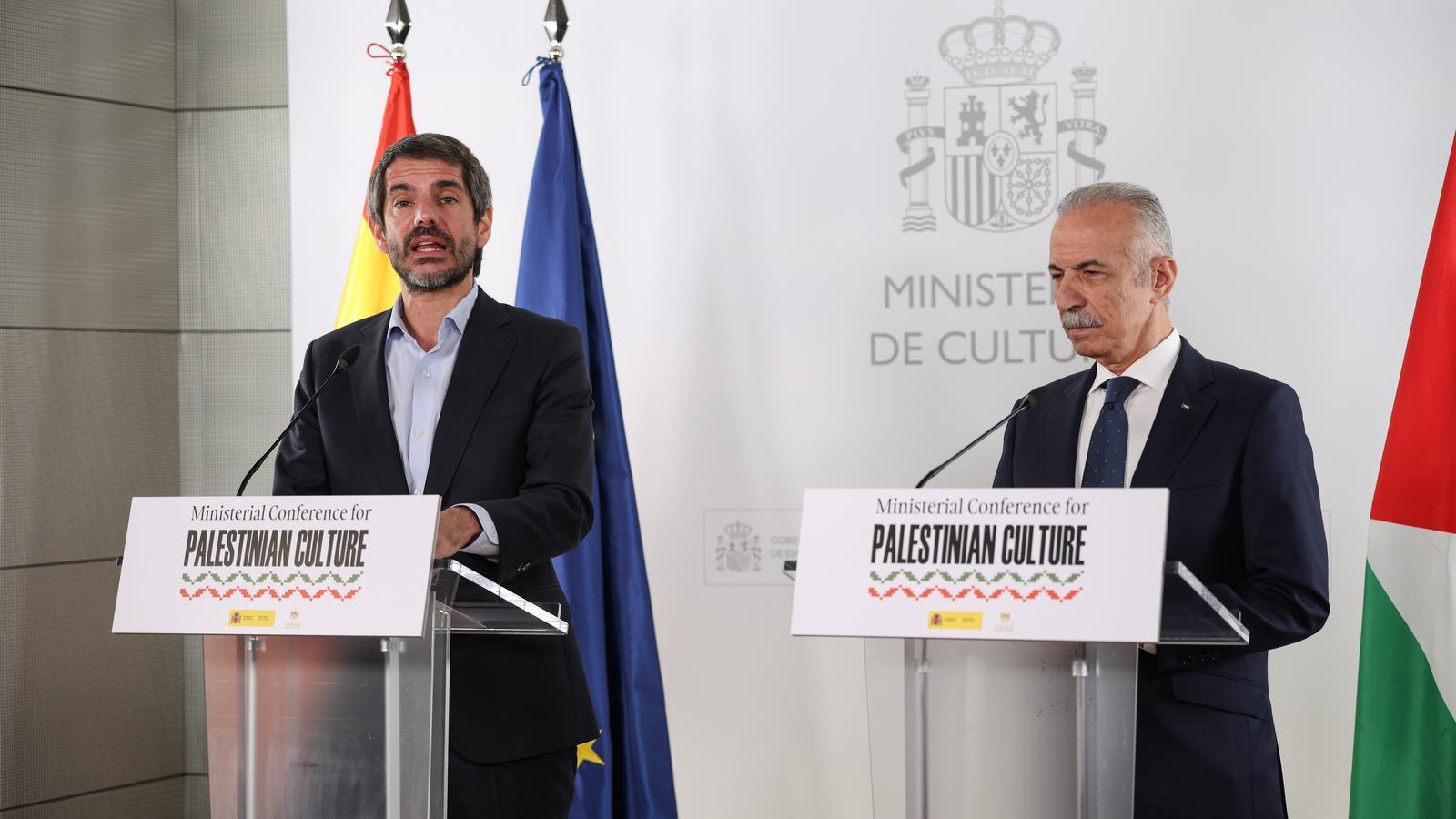 El ministro de Cultura, Ernest Urtasun, con el embajador de Palestina en España, Husni Abdel Wahed, en la presentación de la cumbre para la "reconstrucción cultural" palestina