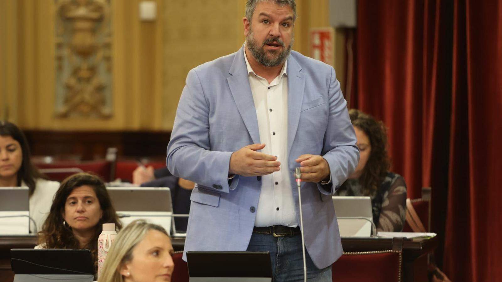 Lluís Apesteguia este martes en el Parlamento