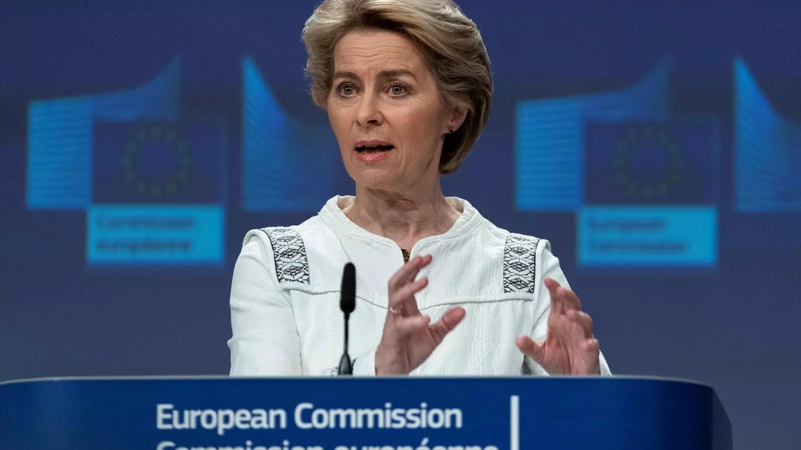 La presidenta de la Comissió Europea, Ursula von der Leyen, durant la conferència de premsa posterior a la primera reunió del Col·legi de Comissaris