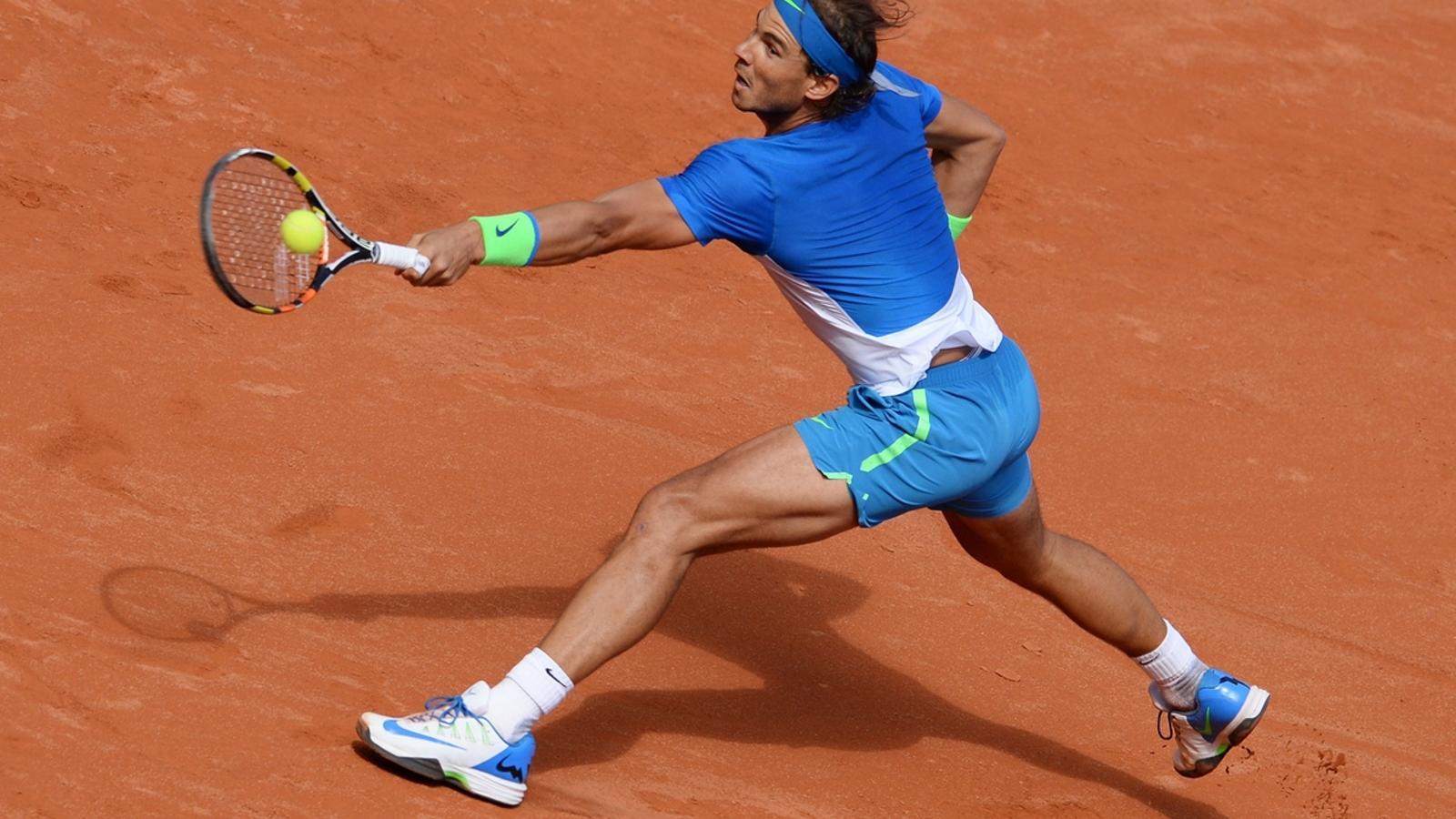 Nadal torna una bolla contra Cuevas. / AFP PHOTO / DANIEL BROCKWOLDT