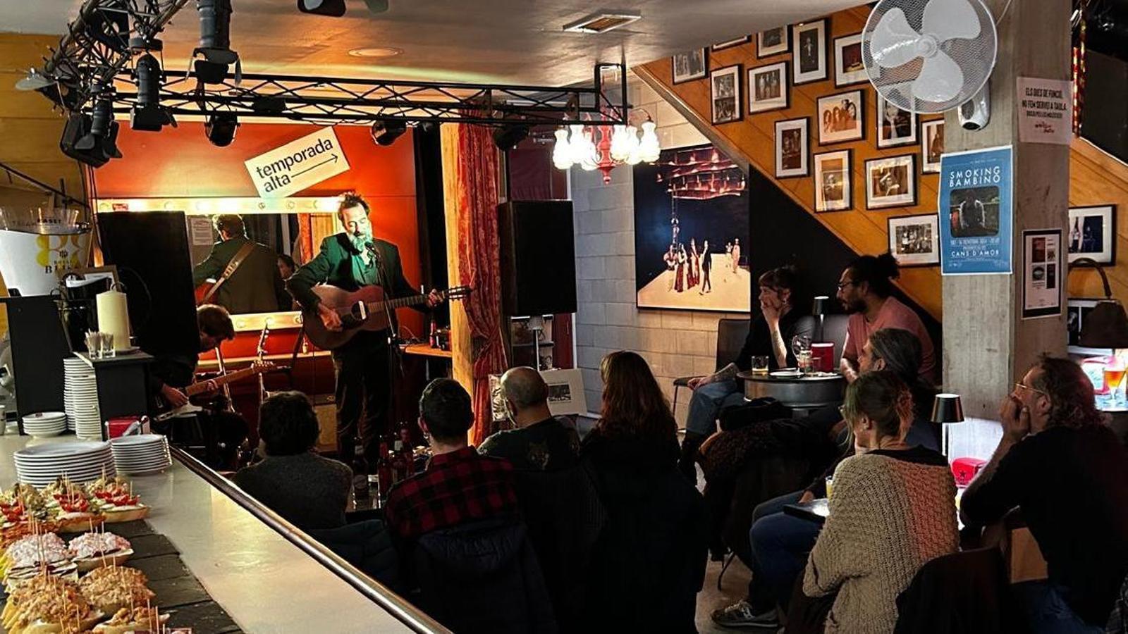 The Salt Theatre Bar, where monologues and concerts are organized.