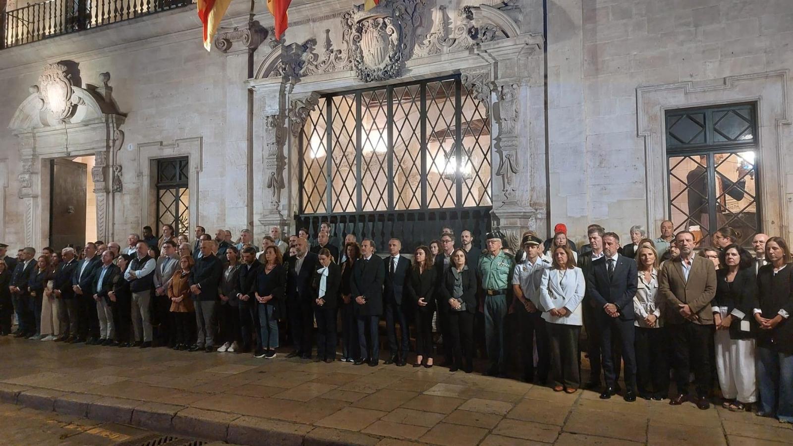 Minute of silence in Palma for the accident in Toledo.
