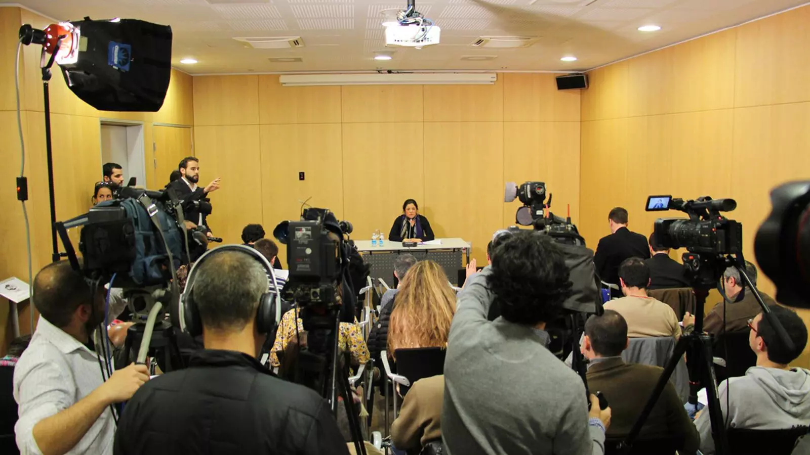 La directora de l'INAF, Maria Cosan, ha ofert una roda de premsa sobre la intervenció de BPA. / N.M.