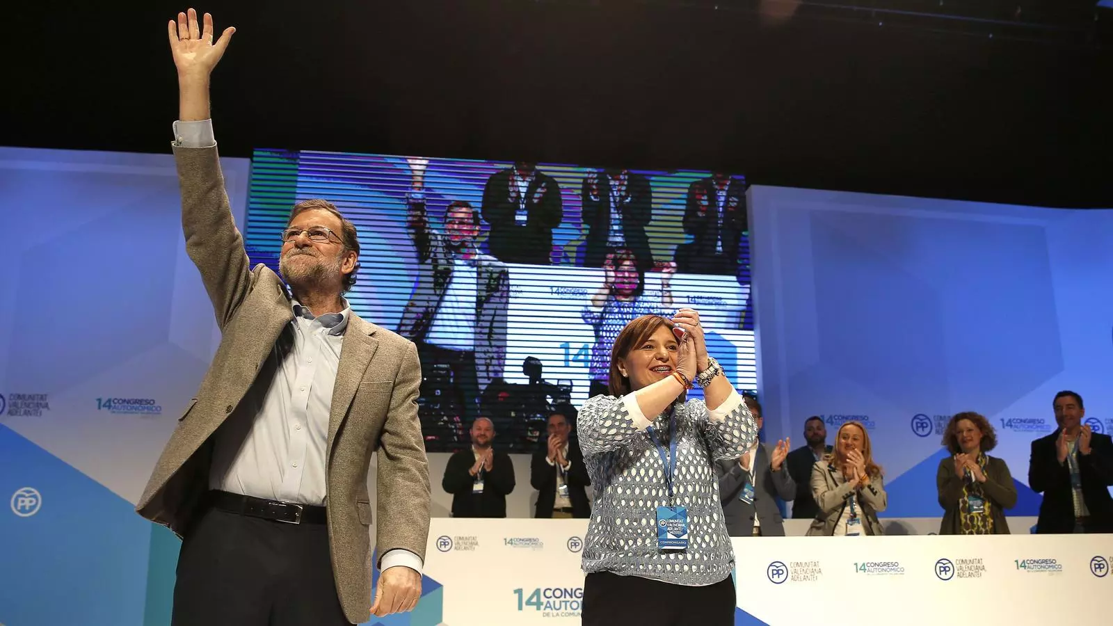 Isabel Bonig i Mariano Rajoy en el tancament del congrès