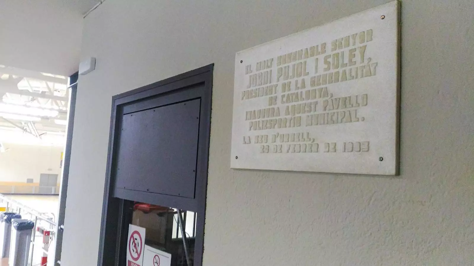 L'Ajuntament de la Seu aprova retirar les plaques commemoratives de l'expresident Pujol