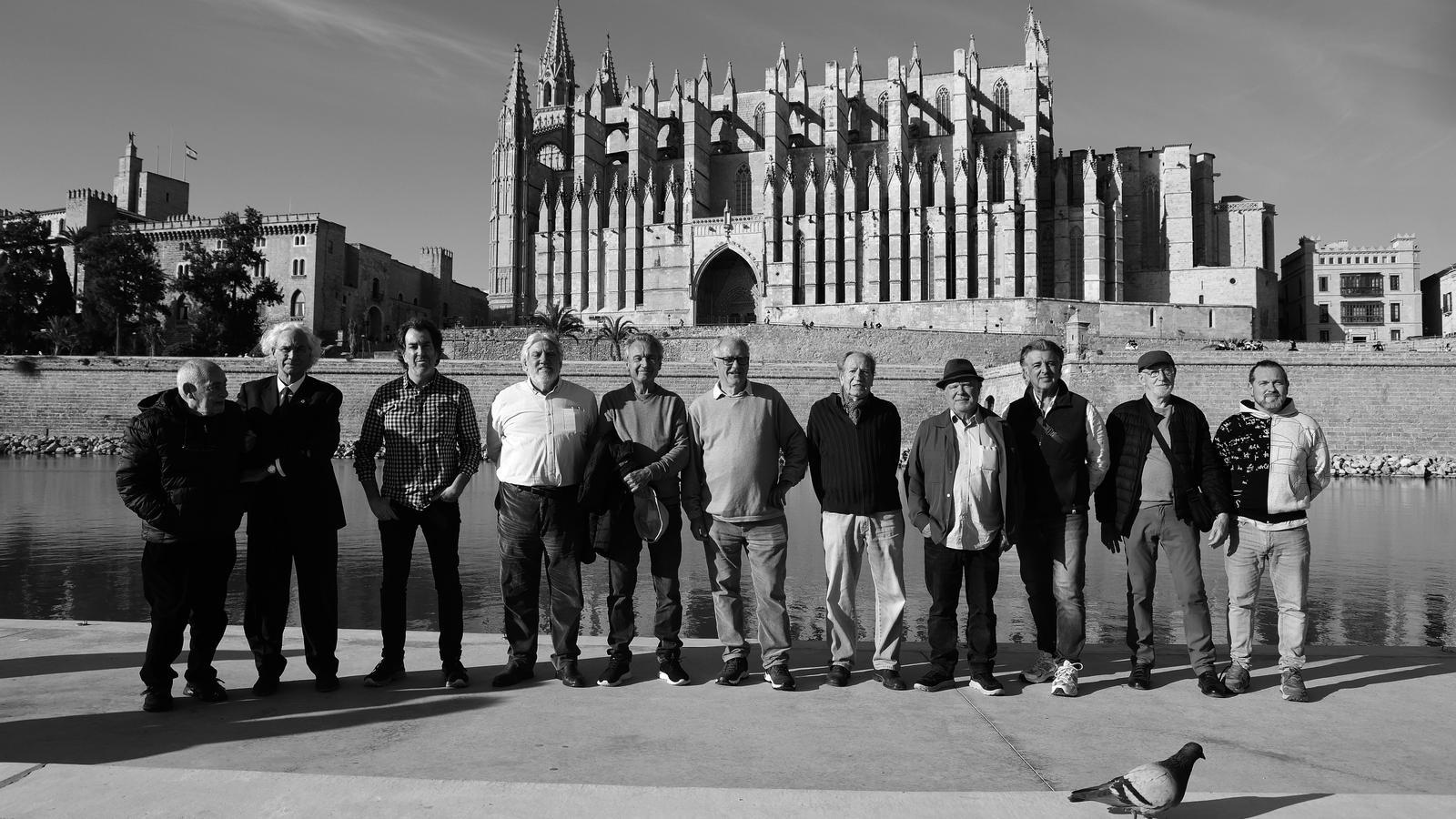 Einige der Mitwirkenden, die den Artikel unterzeichnet haben.