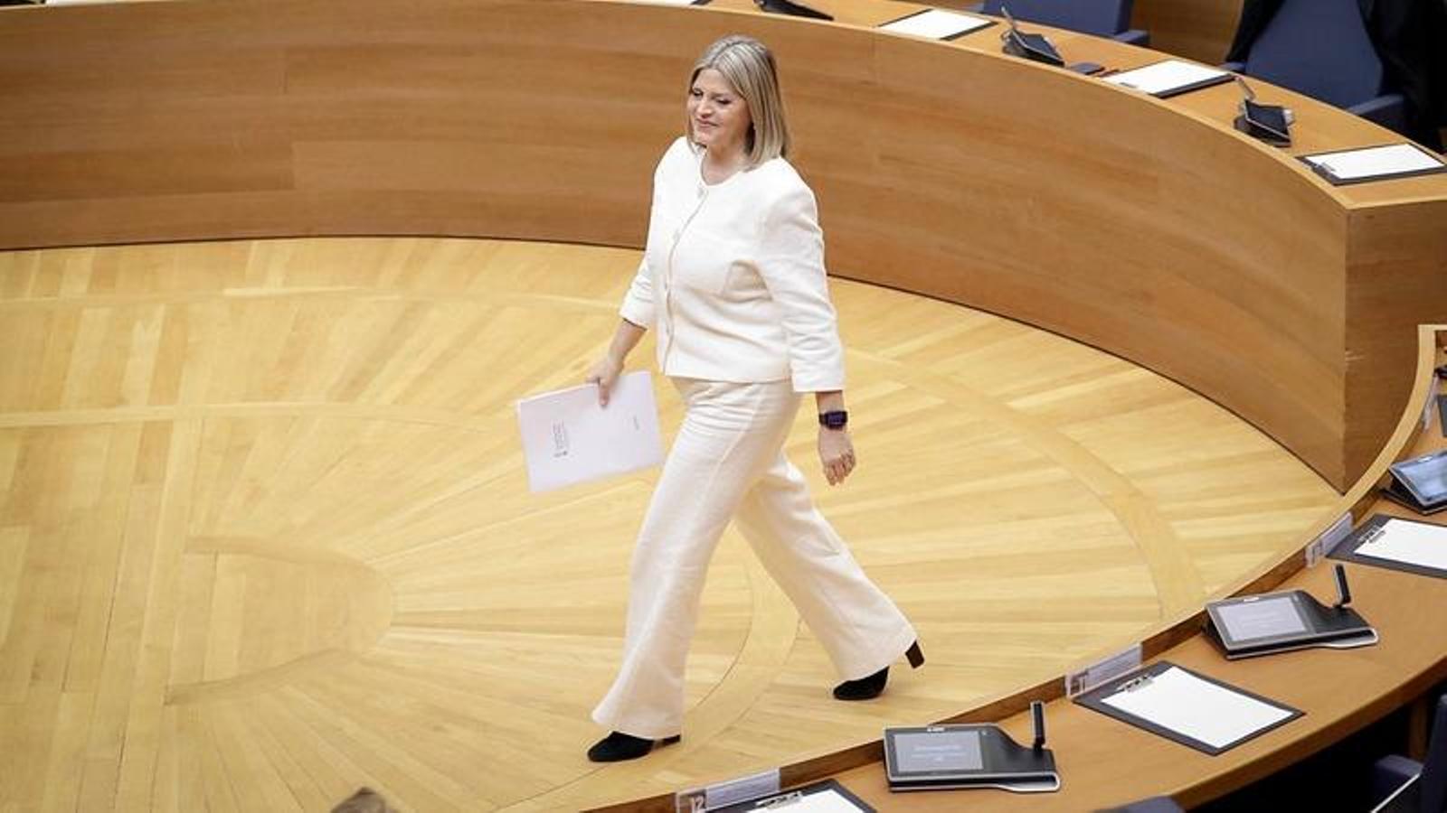 La consejera de Educación, Cultura y Universidades, Carmen Ortí, durante una comparecencia en las Cortes Valencianas.