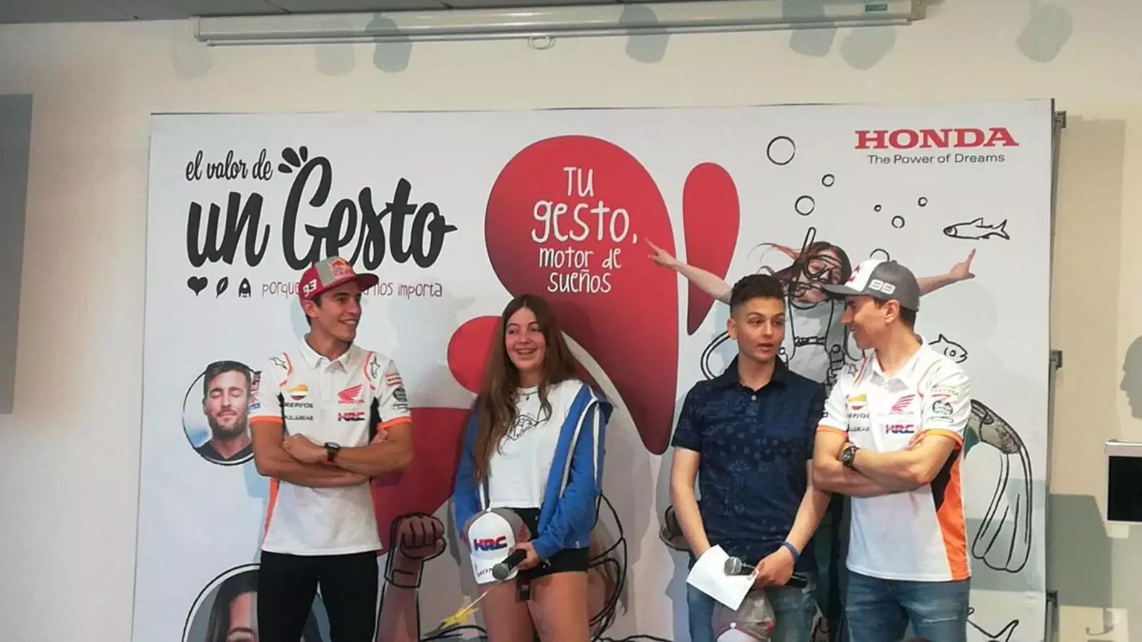 Márquez i Lorenzo, durant l'acte en què Honda ha presentat la segona edició de 'El valor de un gesto'