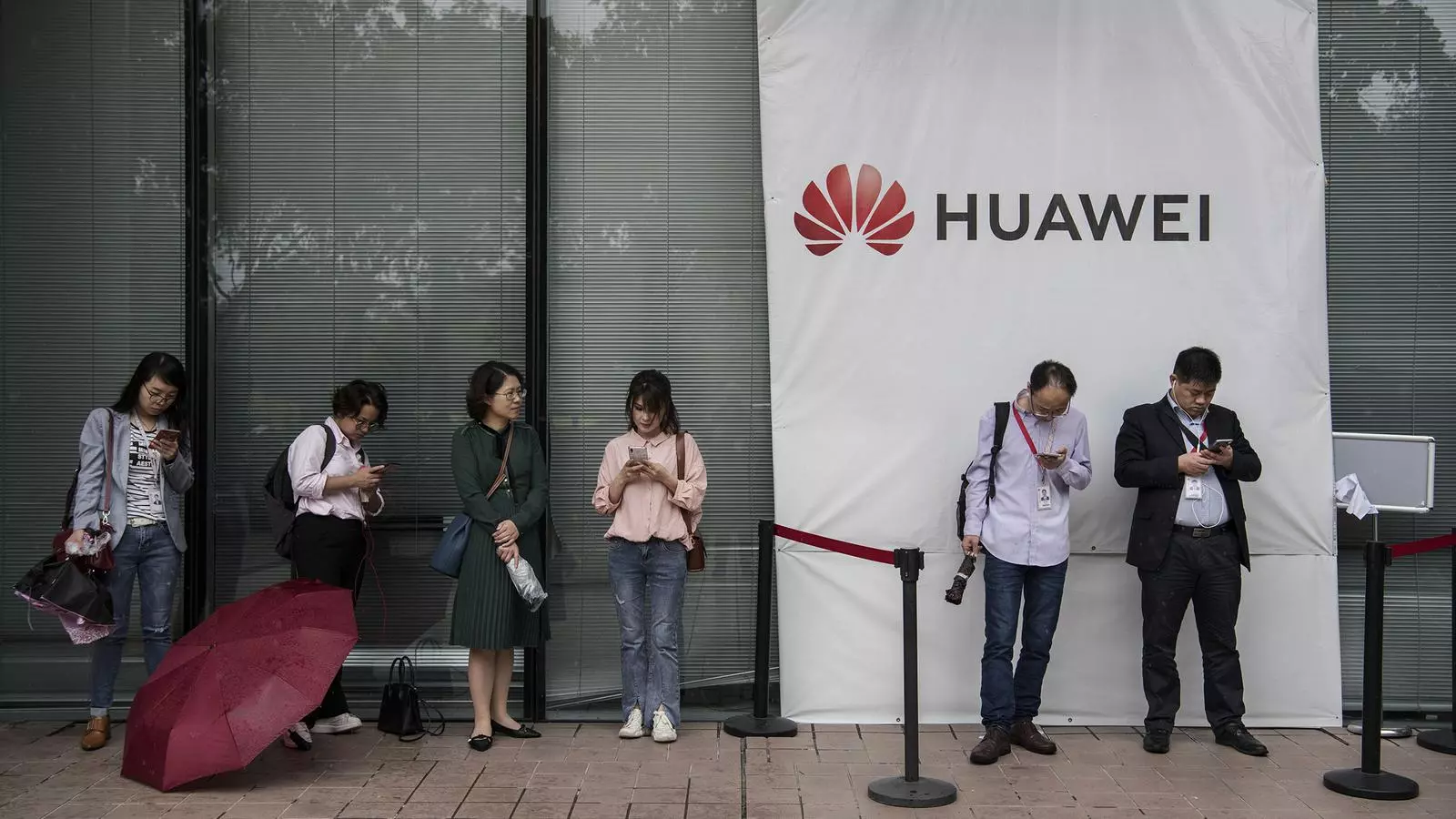 Treballadors de Huawei a una de les seves plantes a la Xina.