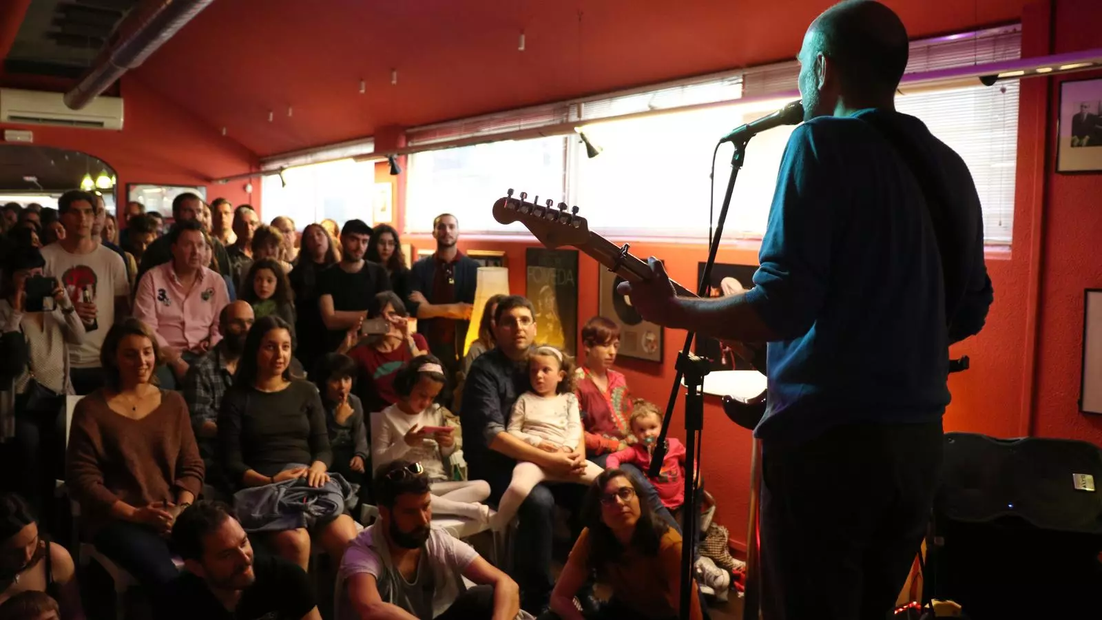 Joan Miquel Oliver aquest dimecres a Xocolat a la presentació en petit format d'Atlantis'.