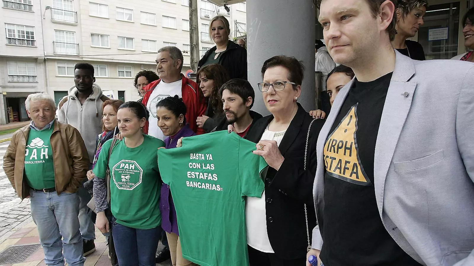 Protestes davant d’un jutjat del Ferrol abans d’un judici sobre l’IRPH el 2016 .