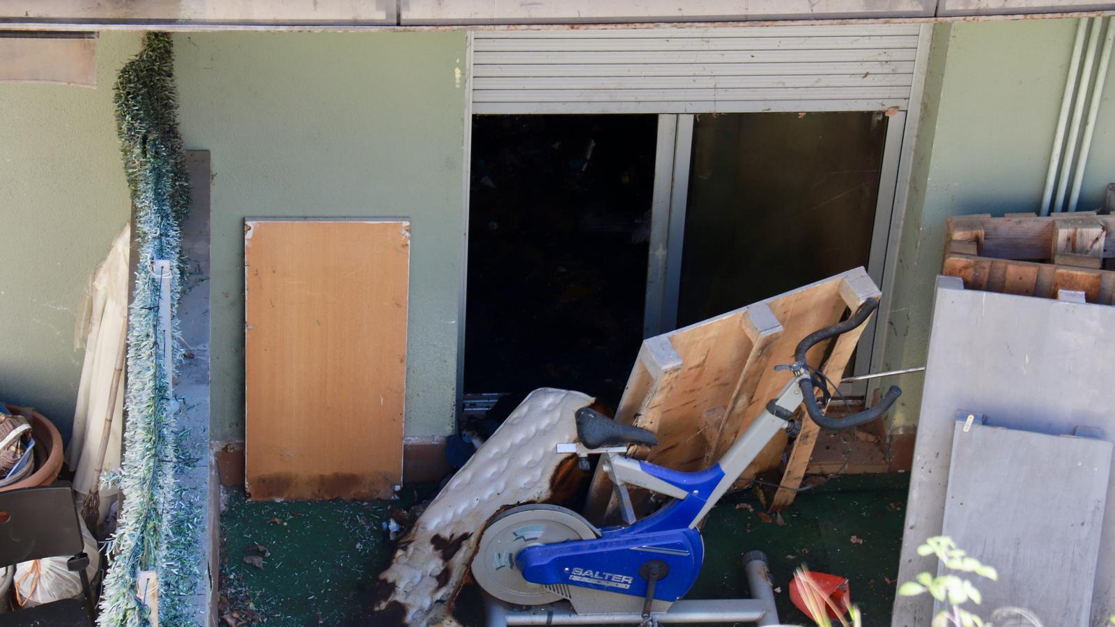 La terraza del piso incendiado