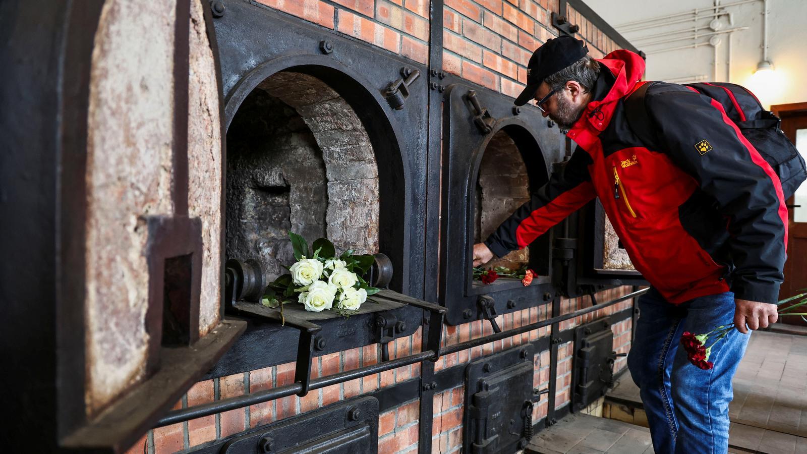 A man pays tribute to the victims of the Buchenwald camp.