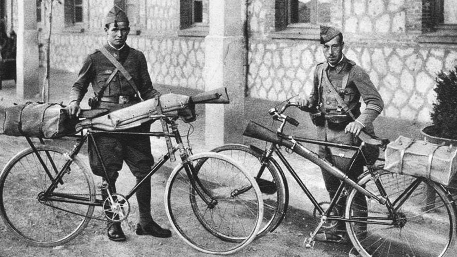 Batalla ciclista de la II República en Alcalá de Henares, mayo de 1936. ARCHIVO Batallón de Infantería Ciclista de Palencia copia