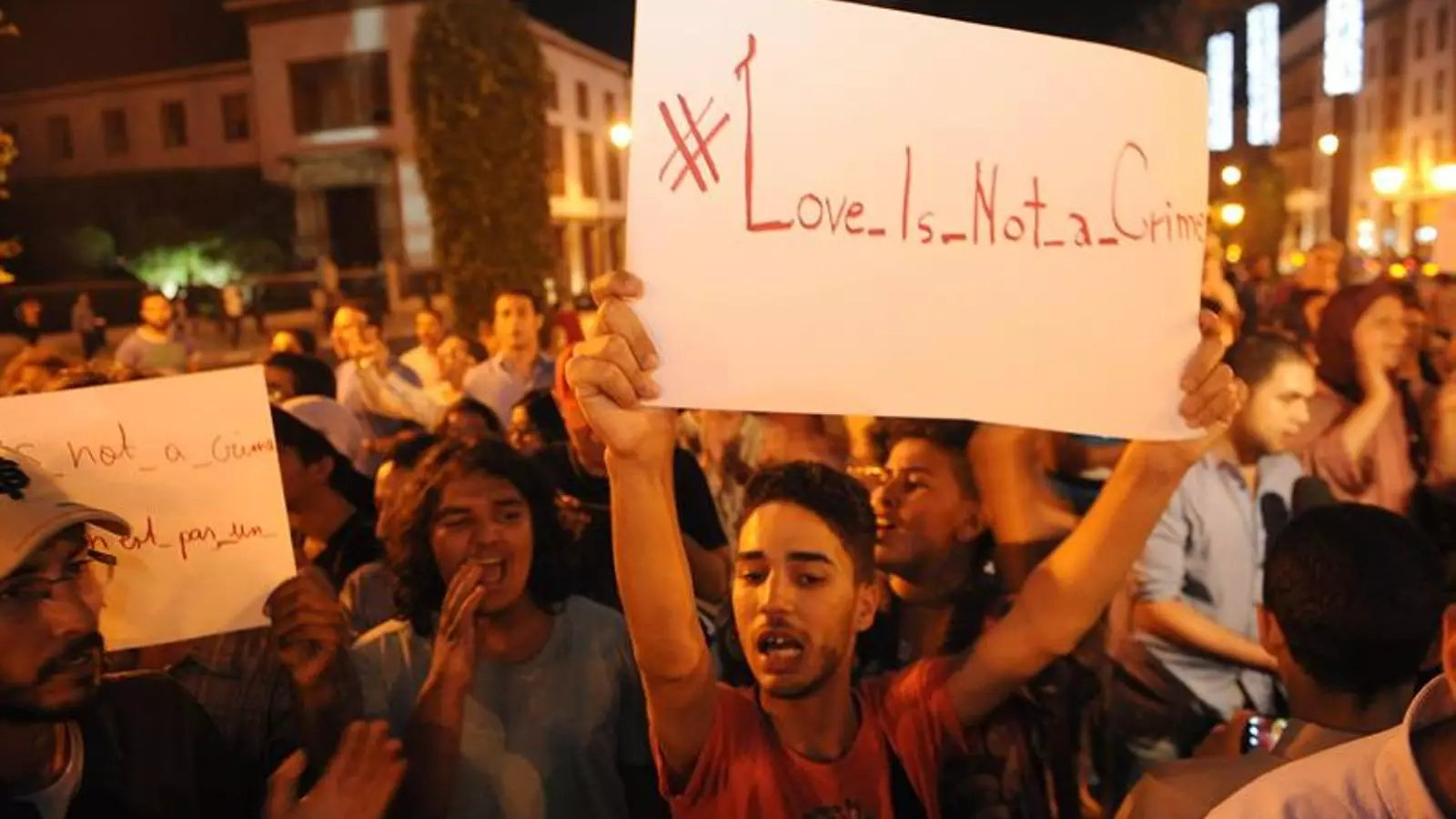 Centenars de persones protesten a Rabat contra l'homofòbia / EFE