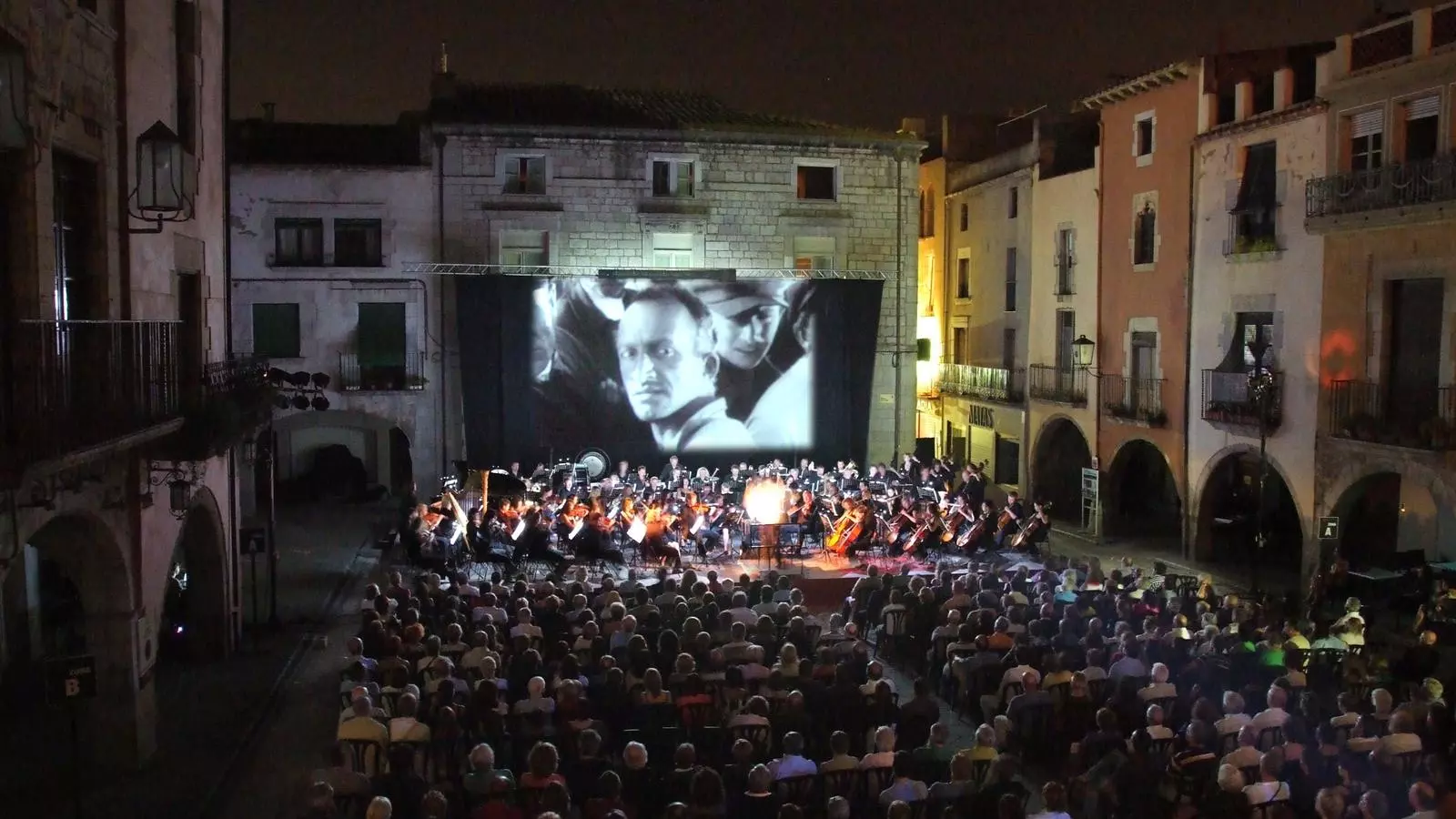 Al Festival de Torroella del 2009 es va veure 'El cuirassat Potemkin' amb la Czech National Symphony Orchestra a la Plaça de la Vila