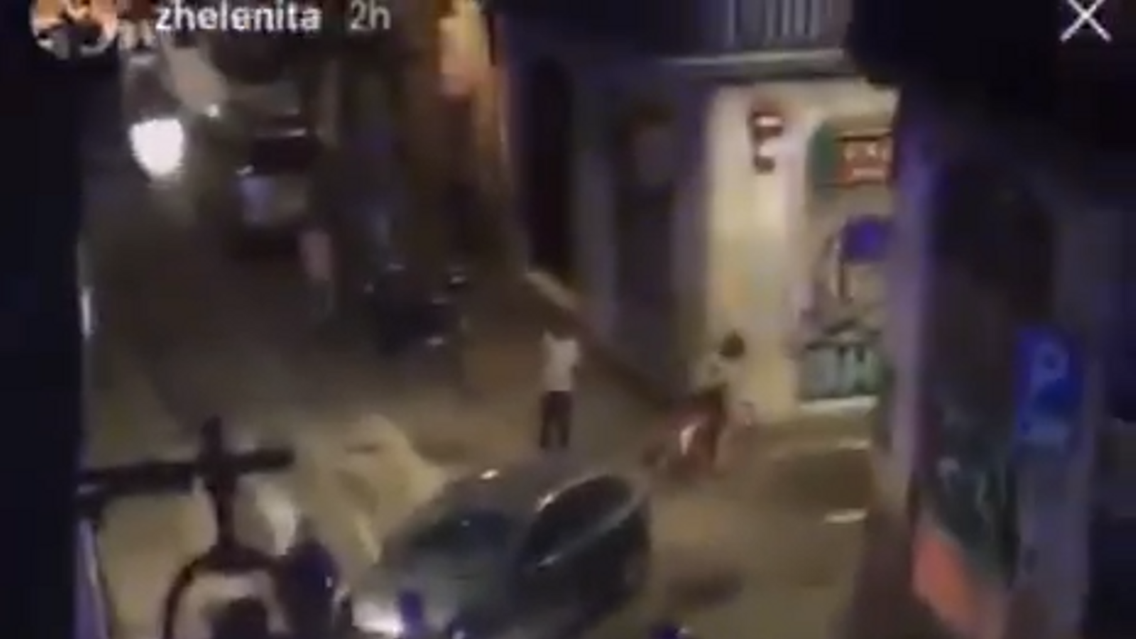 Un boxejador amateur agredeix dos agents de paisà i els treballadors d'un bar