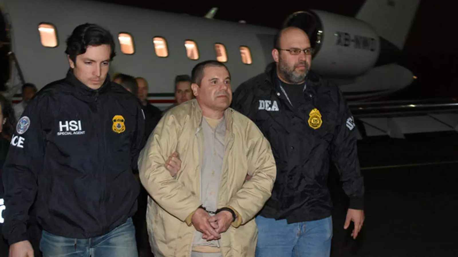 El 'Chapo' en la seva arribada als EUA aquest dijous a la nit.