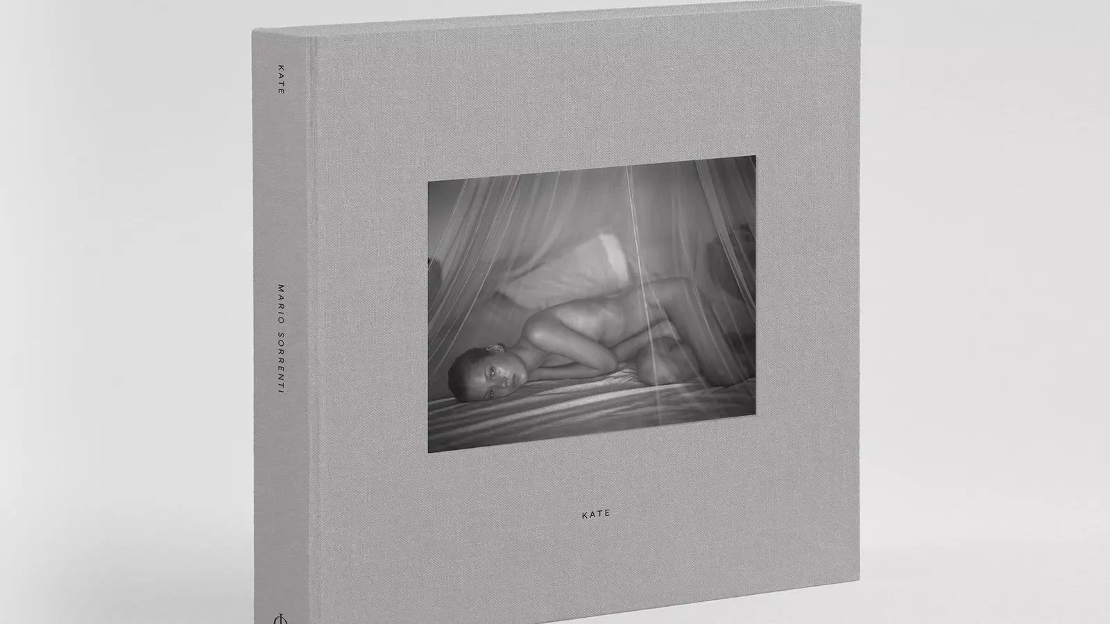Portada del llibre 'Kate', amb 50 fotografies de Mario Sorrenti fetes a la model