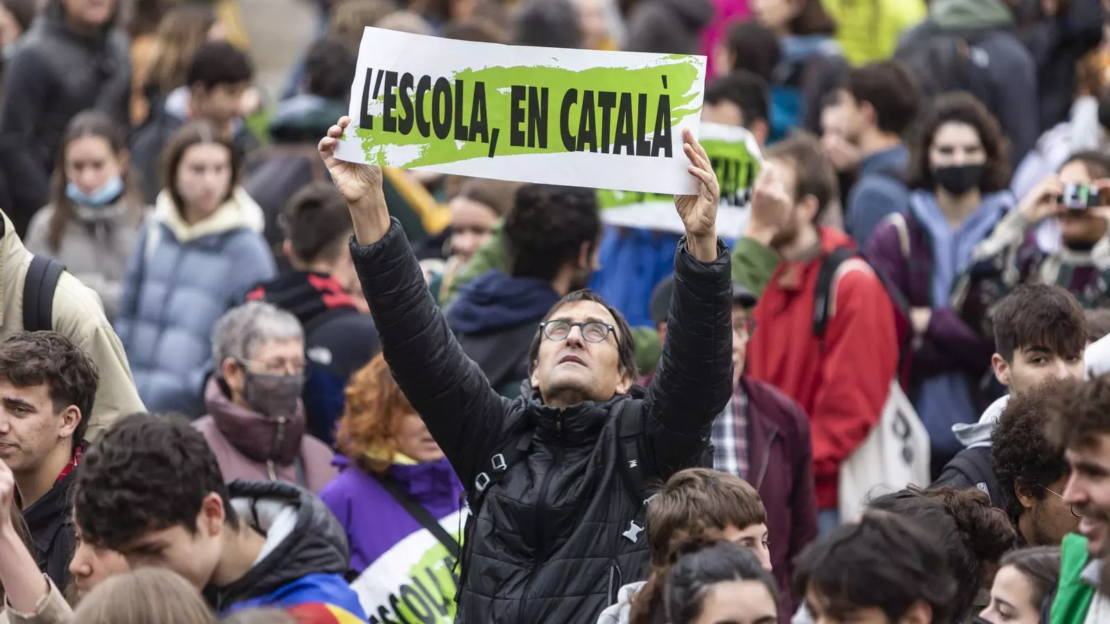 imatge d'una manifestació recent en contra la sentència del català i el nou calendari.