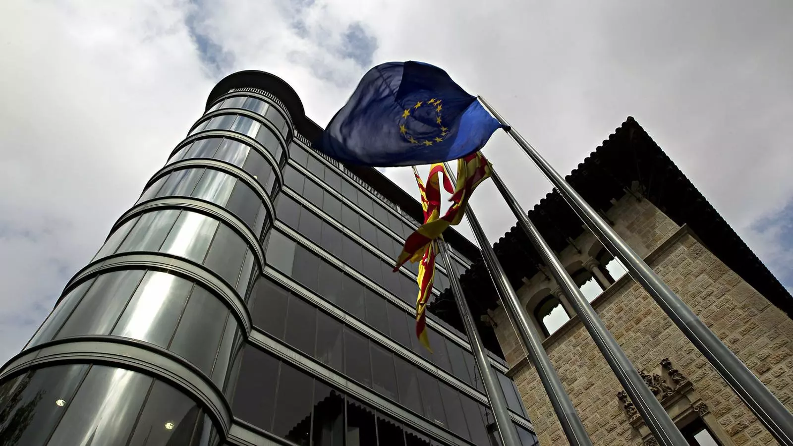 La façana de l’edifici de la Diputació de Barcelona, a la Rambla de Catalunya.