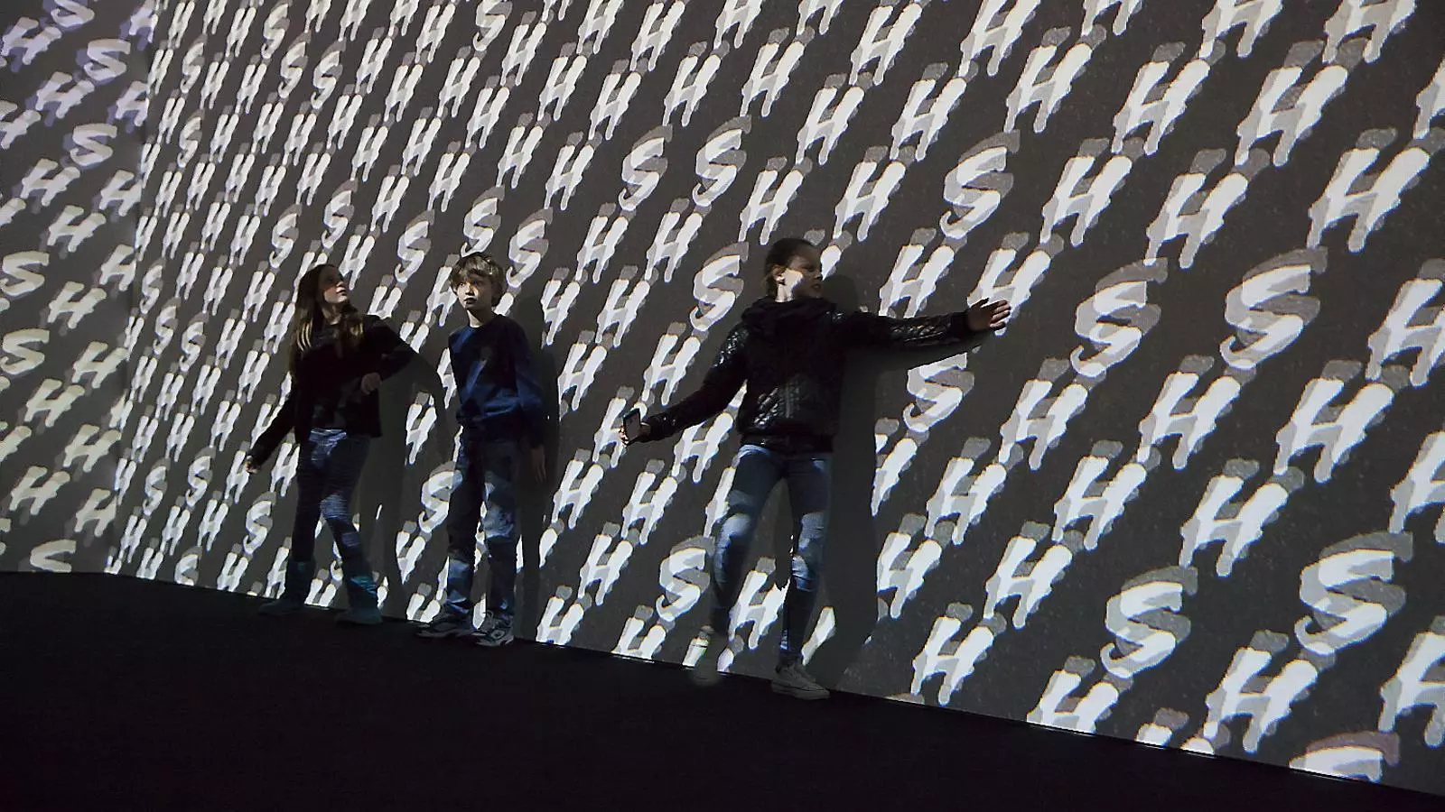 Christian Marclay fa servir les onomatopeies en obres immersives.
