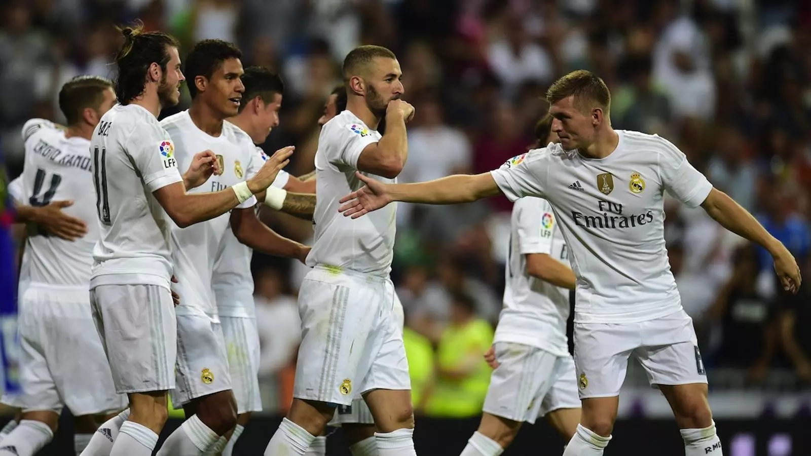 Els jugadors del Reial Madrid, celebrant un gol contra el Betis / PIERRE-PHILIPPE MARCOU / AFP