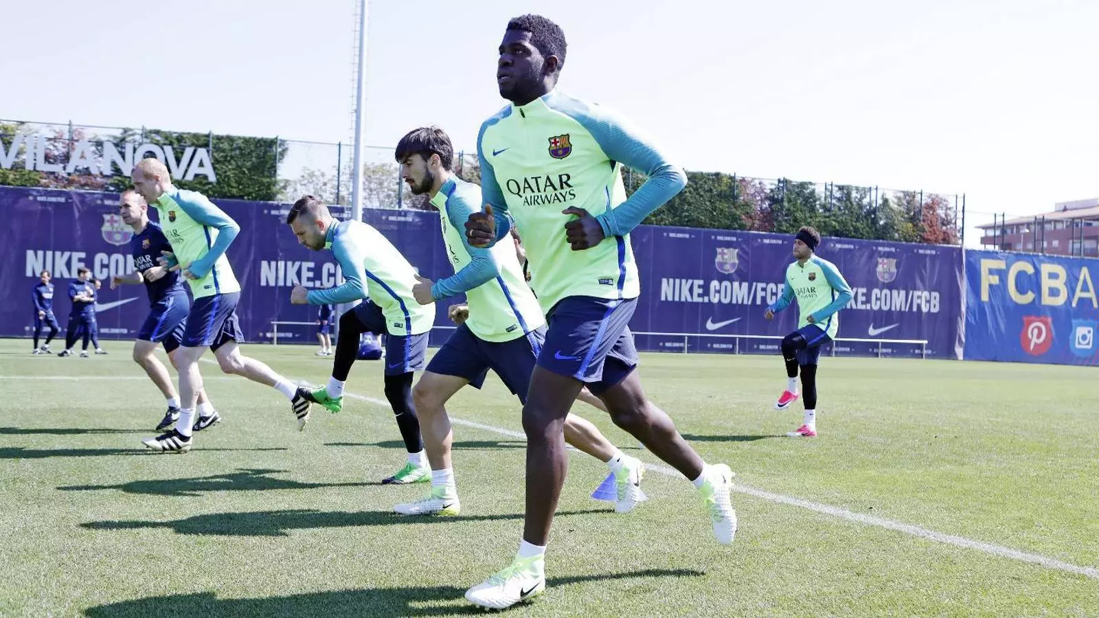 Els jugadors del Barça, durant l'entrenament a la Ciutat Esportiva