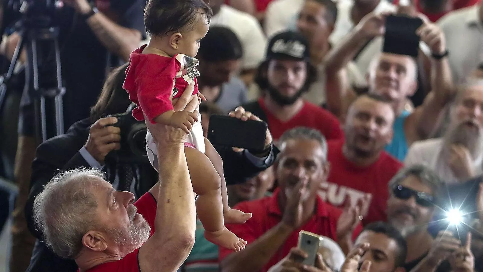 L’expresident del Brasil, Luiz Inácio da Silva, en una concentració per donar-li suport.