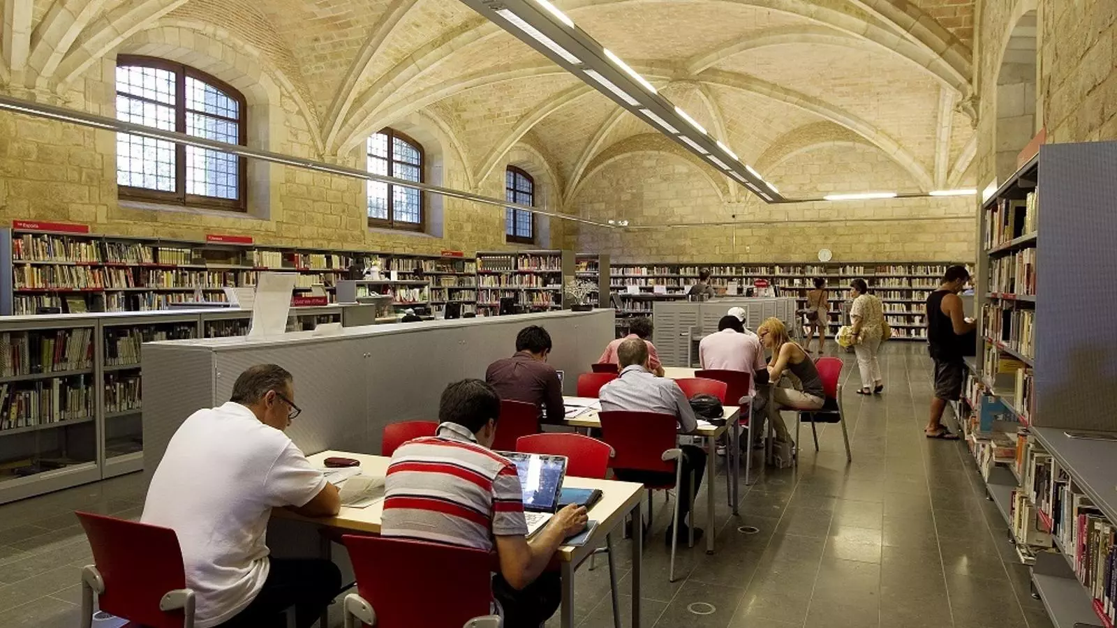 La biblioteca de Sant Pau i Santa Creu, en una imatge d'arxiu. PERE TORDERA