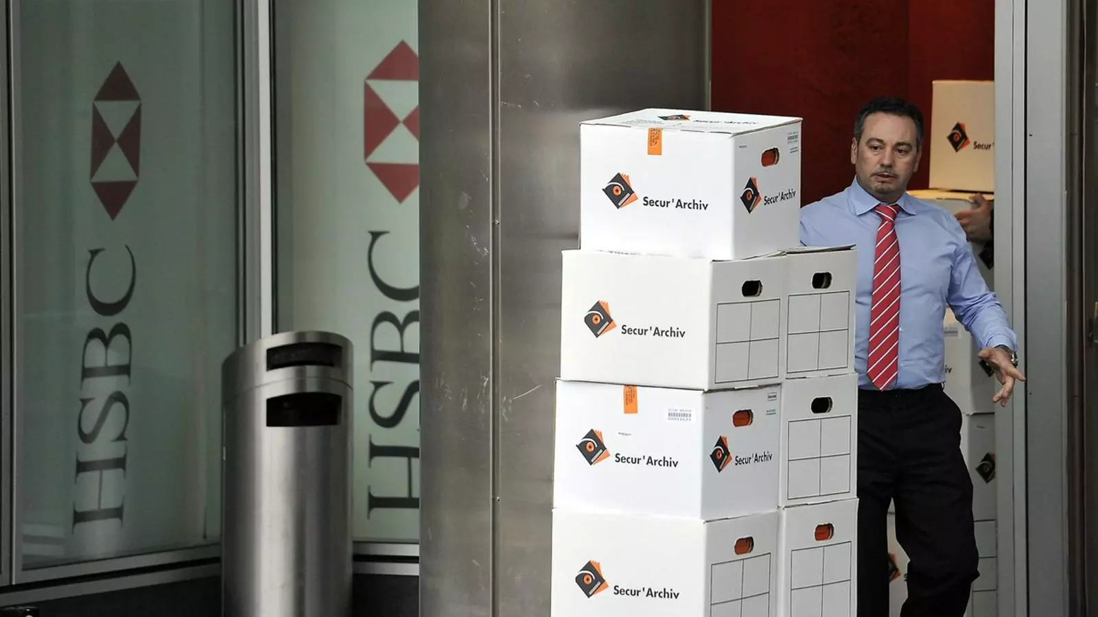 Imatge de l’escorcoll de les oficines de la filial d’HSBC a Ginebra després que la Fiscalia hagi obert una investigació penal.