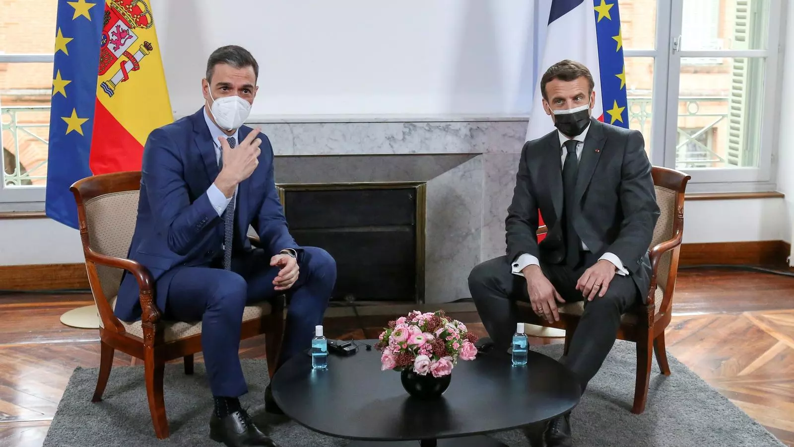 El president del govern espanyol, Pedro Sánchez, i el president francès, Emmanuel Macron, en la seva cimera bilateral de Montauban el març del 2021.
