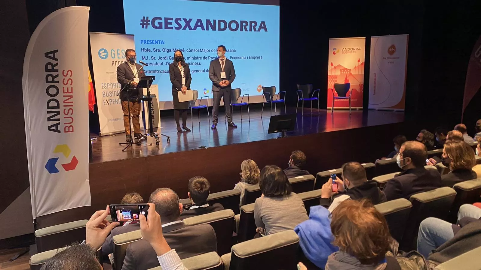 El director del GES, Antonio Lacasa, amb el minsitre de la Presidència, Economia i Empresa, Jordi Gallardo i la cònsol major de la Massana, Olga Molné, fent l'obertura del GESX.