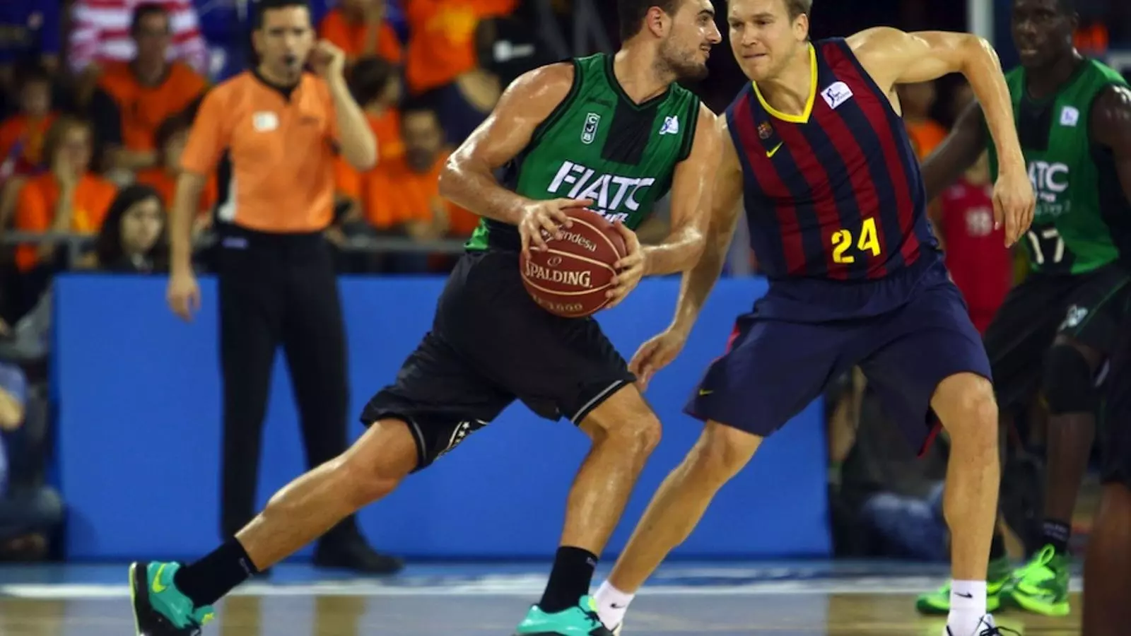 Albert Ventura i Brad Oleson, durant el Barça - FIATC Joventut / TONI ALBIR / EFE